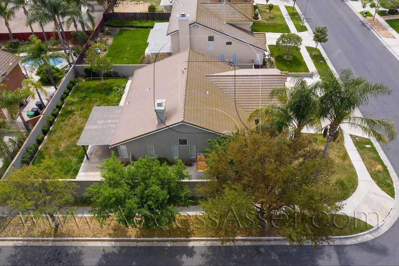 1287 Carriage Ln - Photo 4 of 40