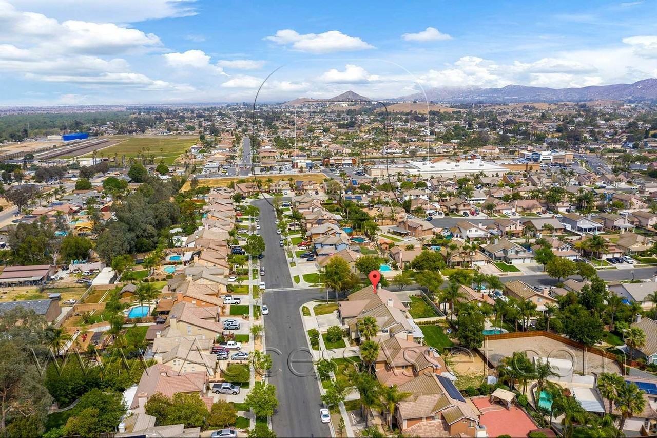 1287 Carriage Ln - Photo 7 of 40