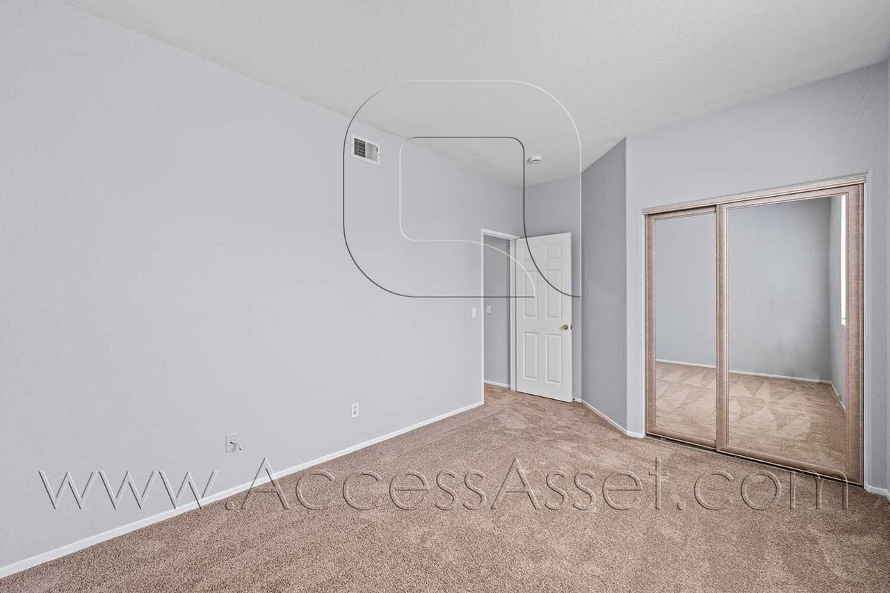 27090 Adelanto Dr - Photo 4 of 32