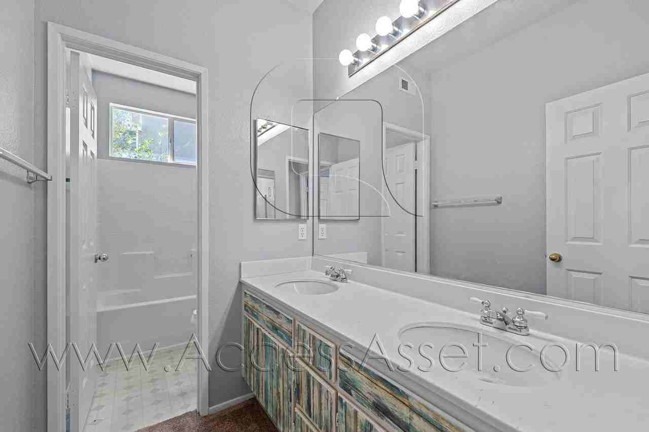 27090 Adelanto Dr - Photo 5 of 32