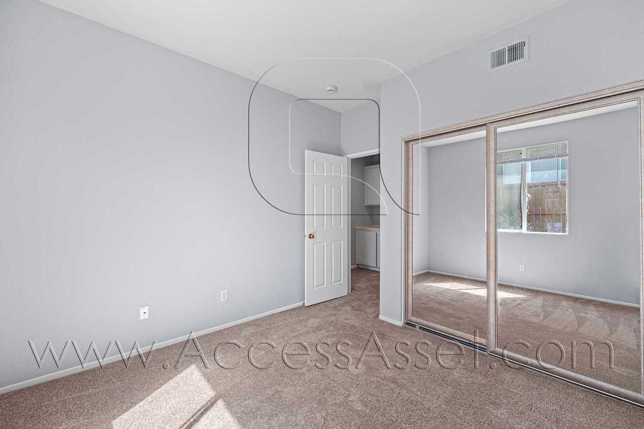 27090 Adelanto Dr - Photo 7 of 32