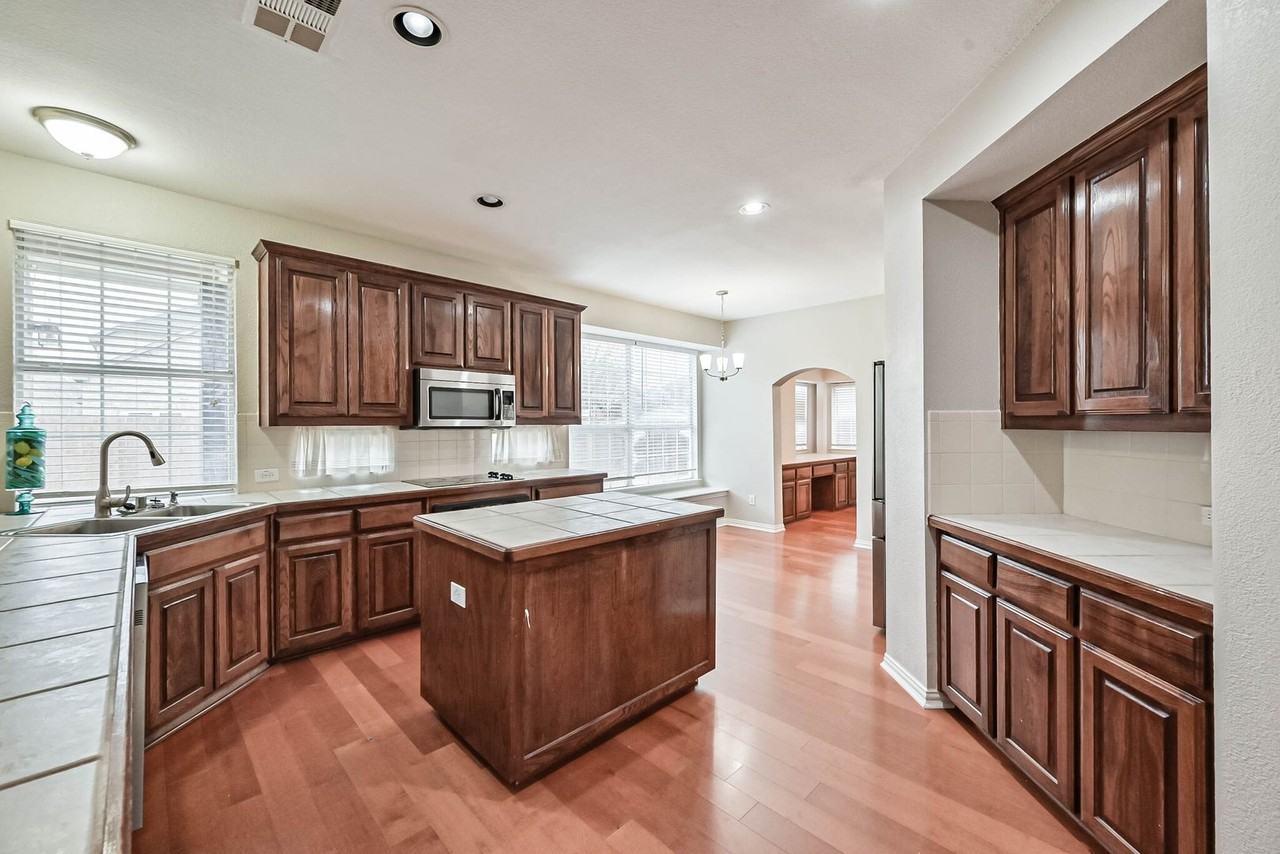 4310 Mulligan Ave - Photo 5 of 50