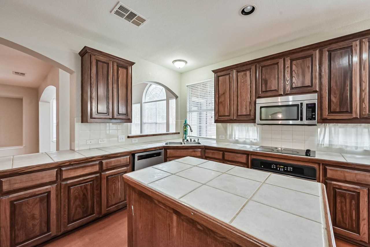 4310 Mulligan Ave - Photo 6 of 50