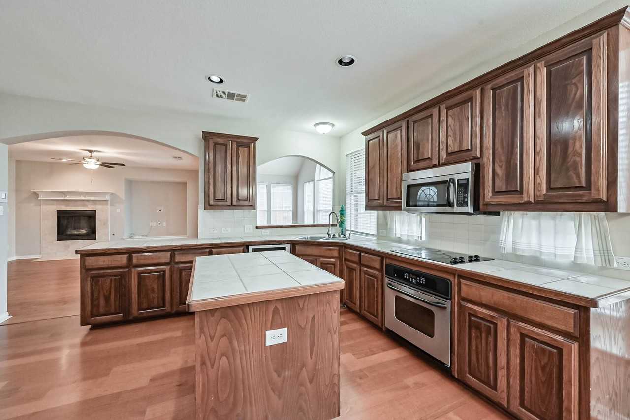 4310 Mulligan Ave - Photo 7 of 50