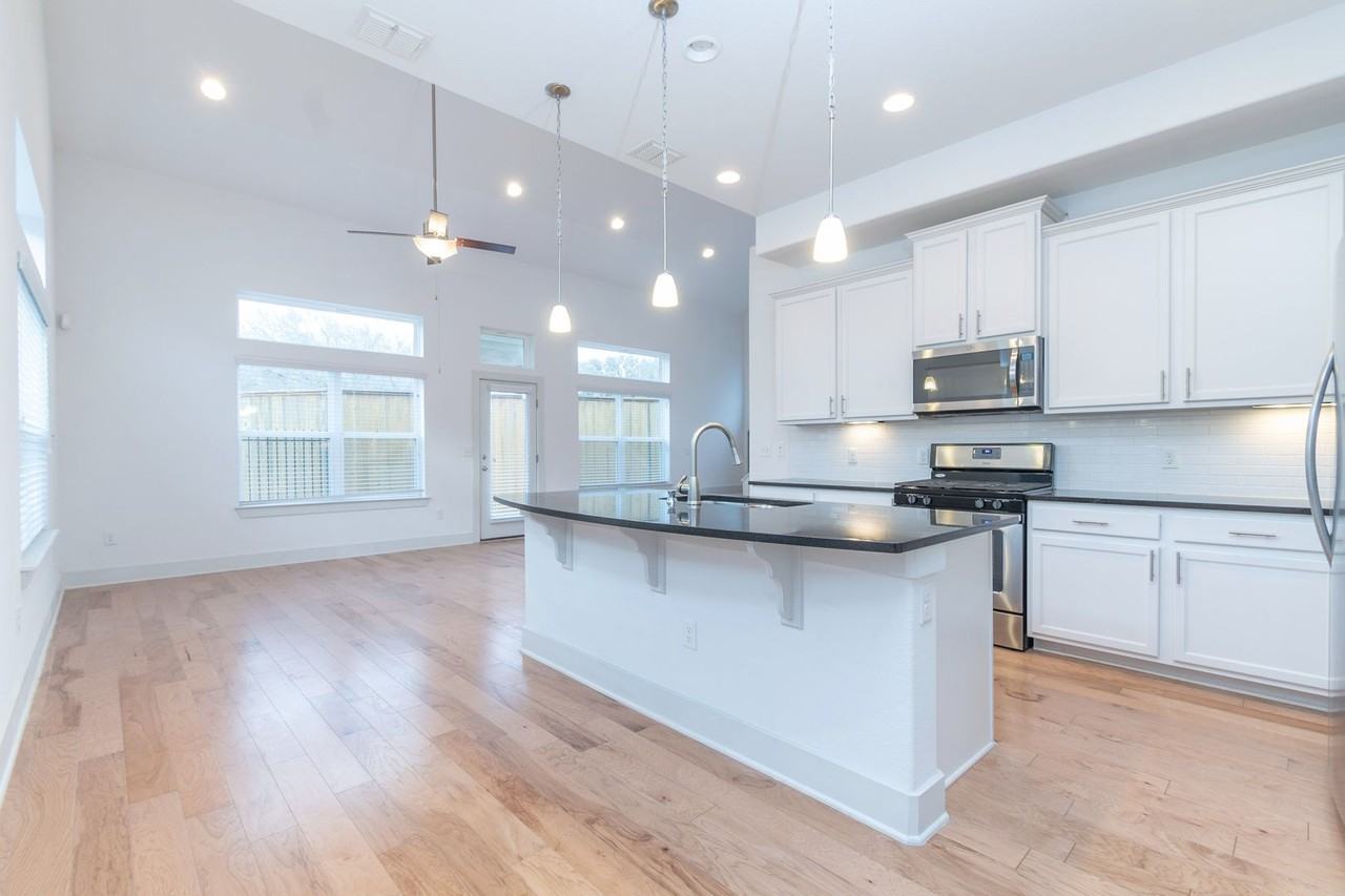 1410 Casa Dr - Photo 3 of 19