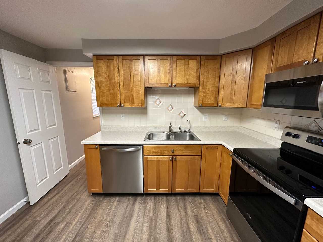 6650 Summerdale Dr - Photo 6 of 24