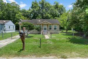 featured image of 6717 Carver Ave