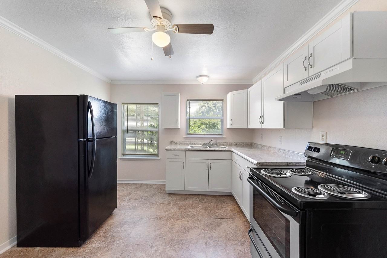 6717 Carver Ave - Photo 3 of 10