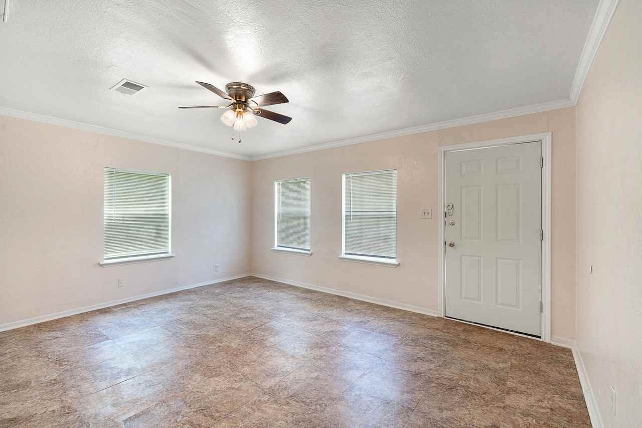 6717 Carver Ave - Photo 4 of 10