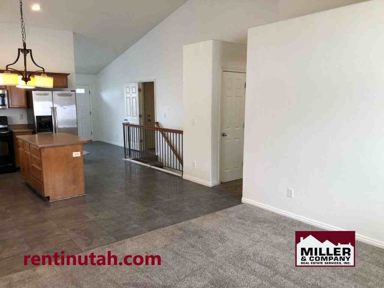 10716 S Pine Shadow Rd - Photo 2 of 6