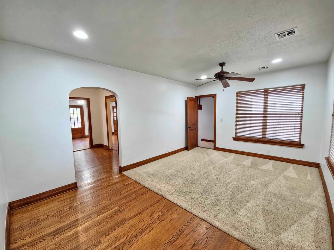 6806 Nw 45th St - Photo 3 of 31