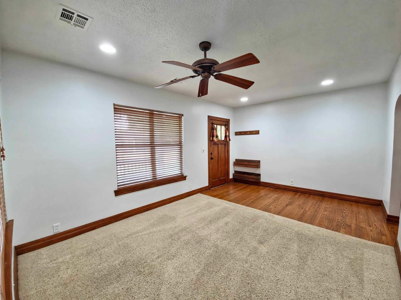 6806 Nw 45th St - Photo 5 of 31