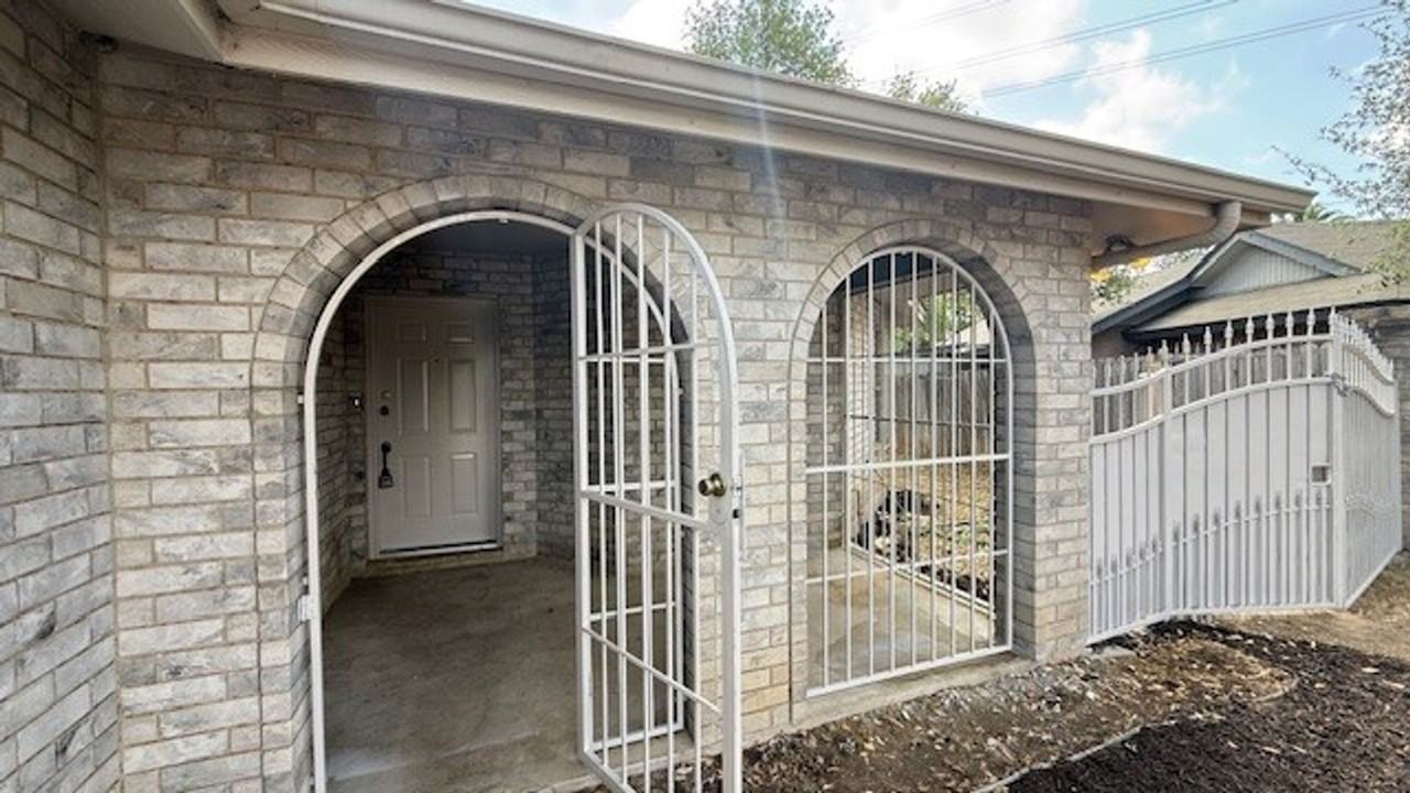 8635 Oakridge Loop - Photo 2 of 17