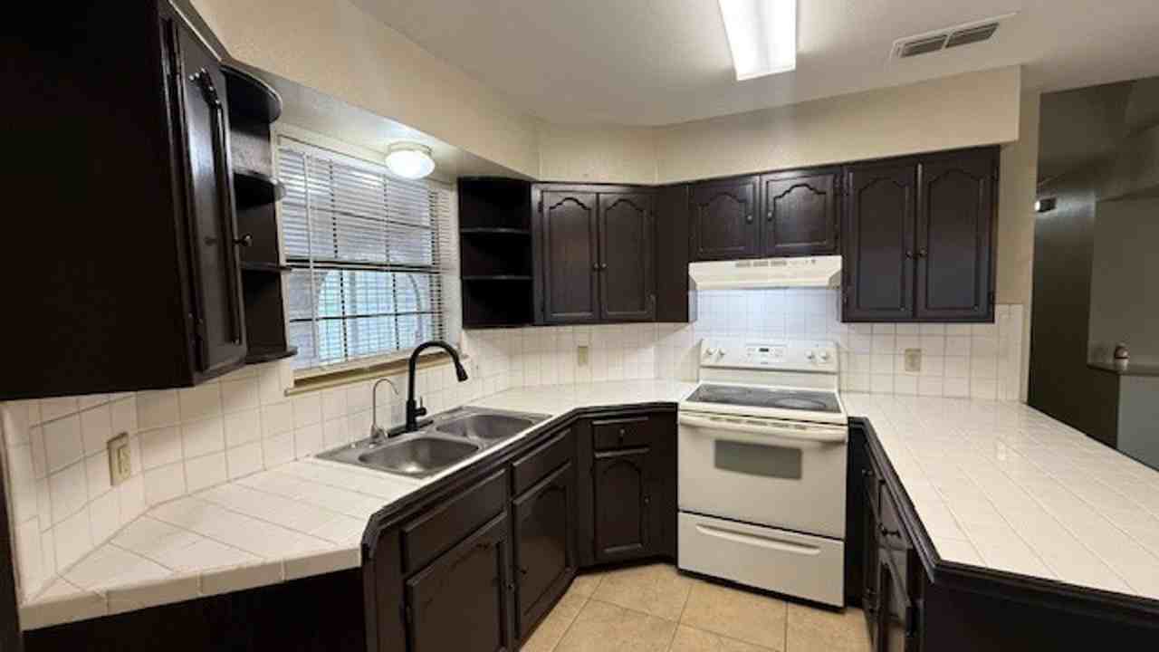 8635 Oakridge Loop - Photo 6 of 17