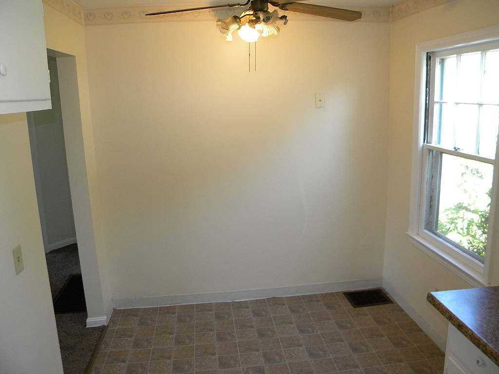 2484 E 38th St - Photo 4 of 11