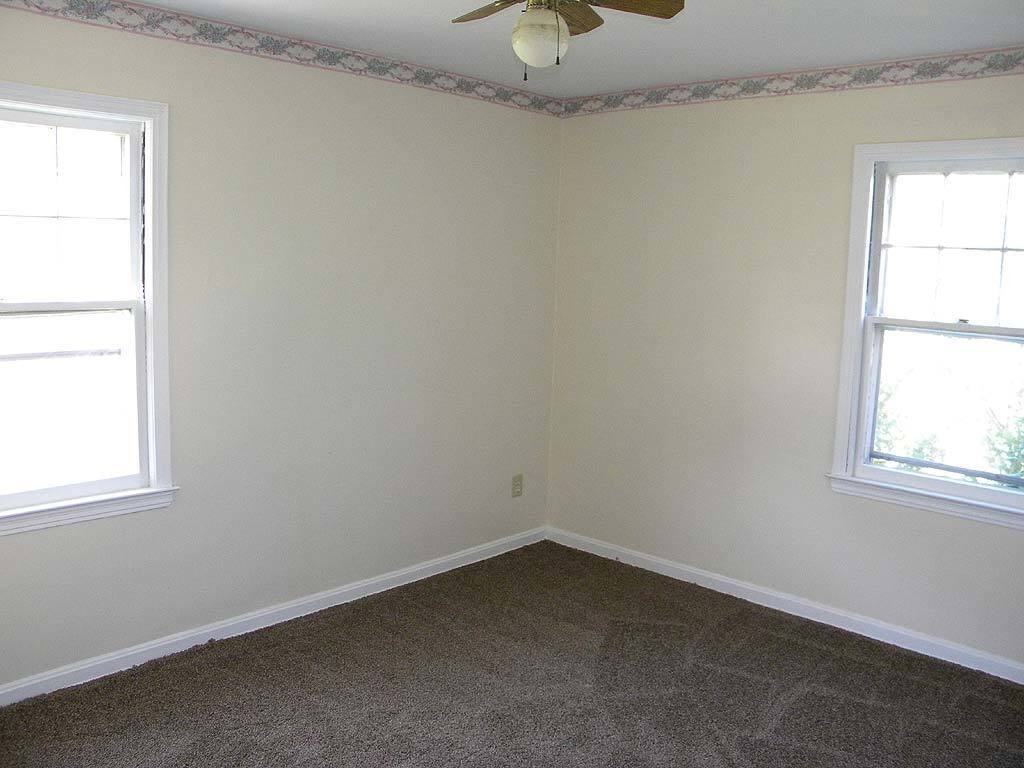 2484 E 38th St - Photo 5 of 11