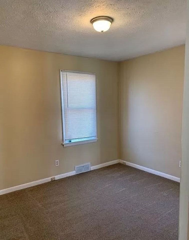 17253 Mccracken Rd - Photo 4 of 10