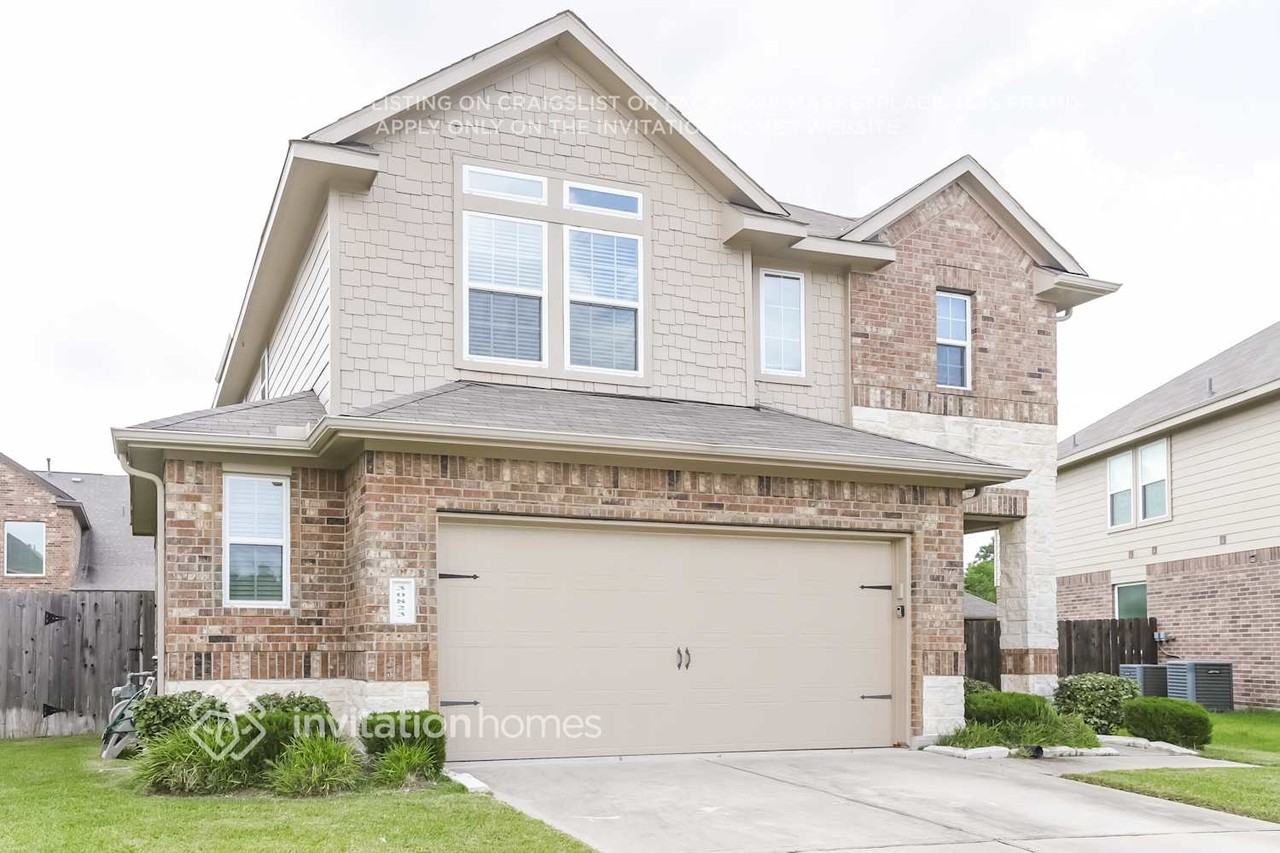 30823 Gardenia Trace Dr - Photo 2 of 21