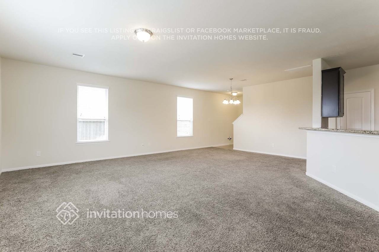 30823 Gardenia Trace Dr - Photo 4 of 21