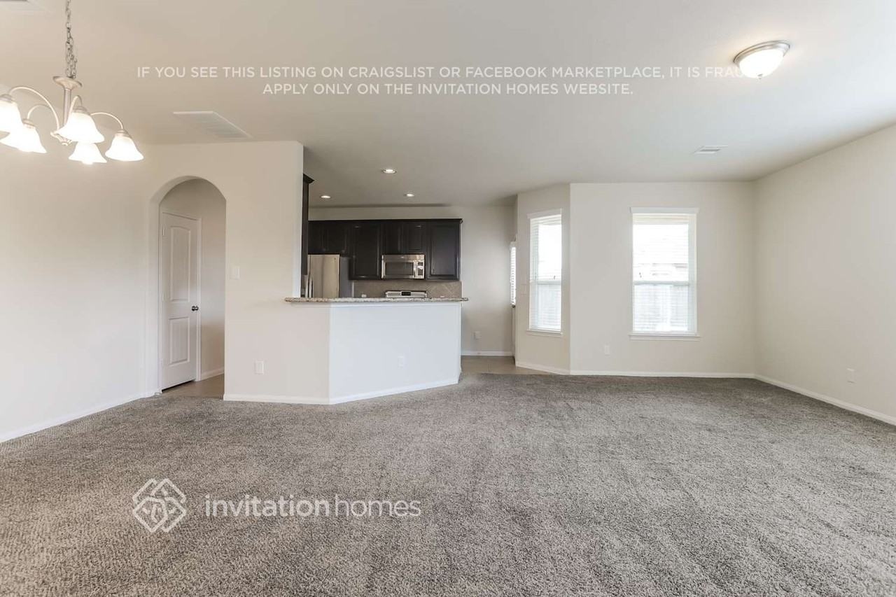 30823 Gardenia Trace Dr - Photo 5 of 21