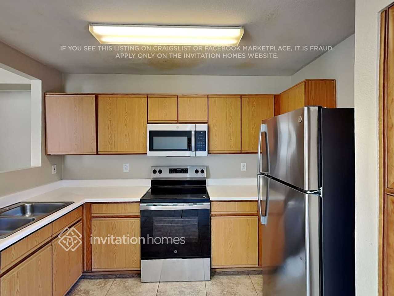 11542 W Flores Dr - Photo 7 of 18