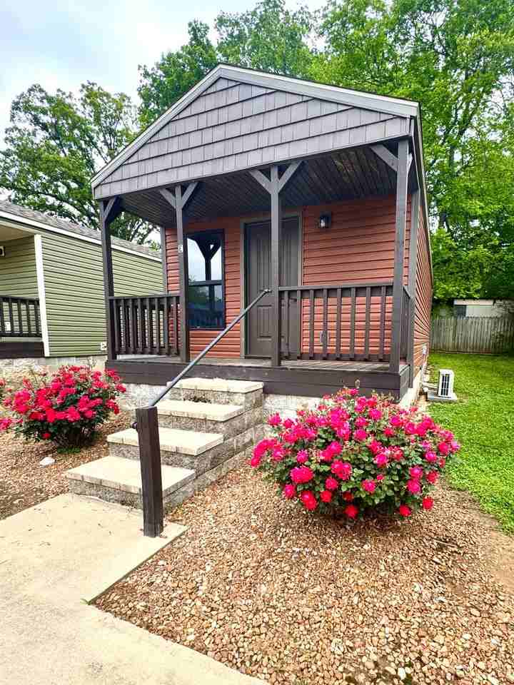 1450 N Heights Ave - Photo 2 of 11