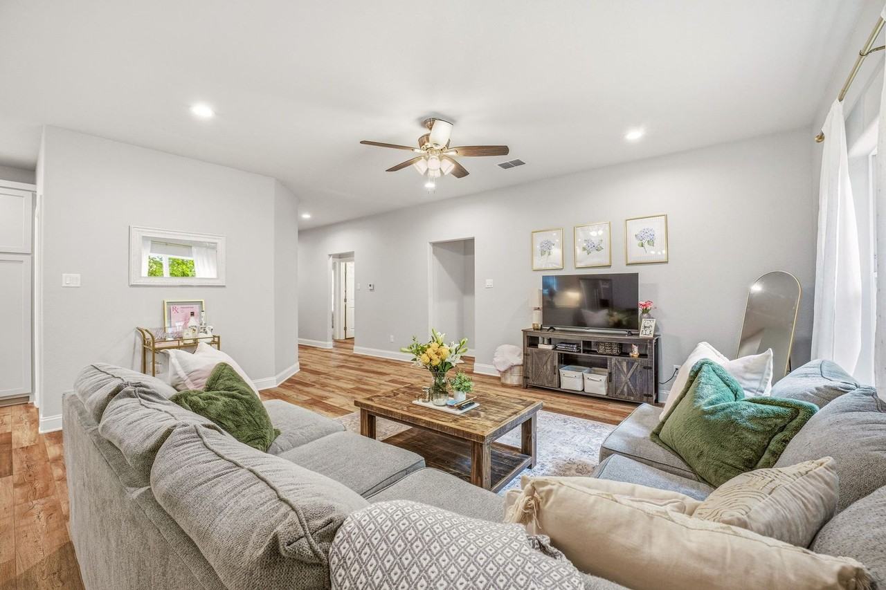 191 Davis Ave - Photo 5 of 24