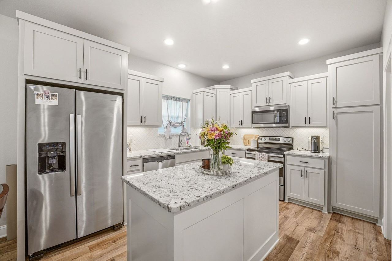 191 Davis Ave - Photo 7 of 24