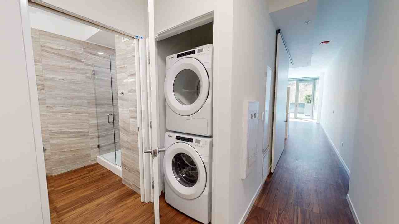 W Roscoe St & N Broadway #218 - Photo 4 of 14