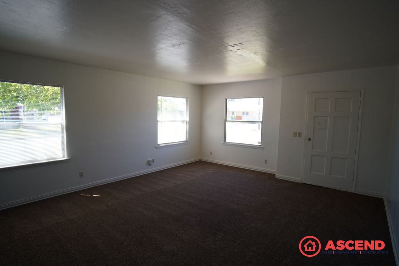 1241 Castaic Ave - Photo 2 of 10