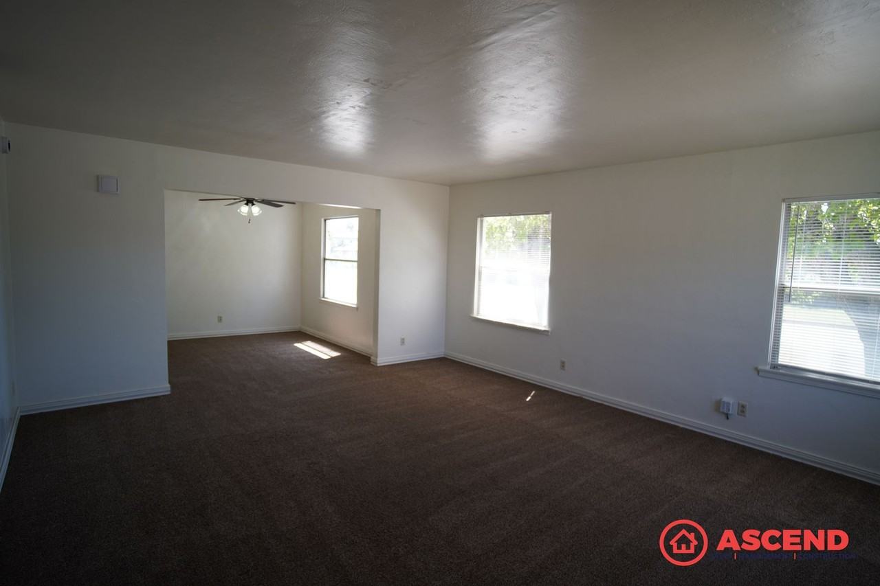 1241 Castaic Ave - Photo 3 of 10