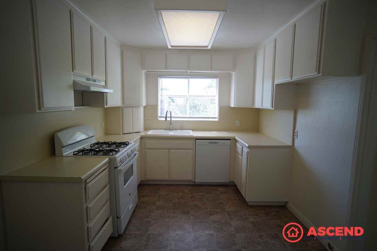 1241 Castaic Ave - Photo 6 of 10