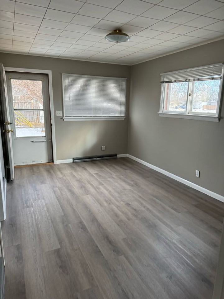 1007 Russell St - Photo 2 of 7