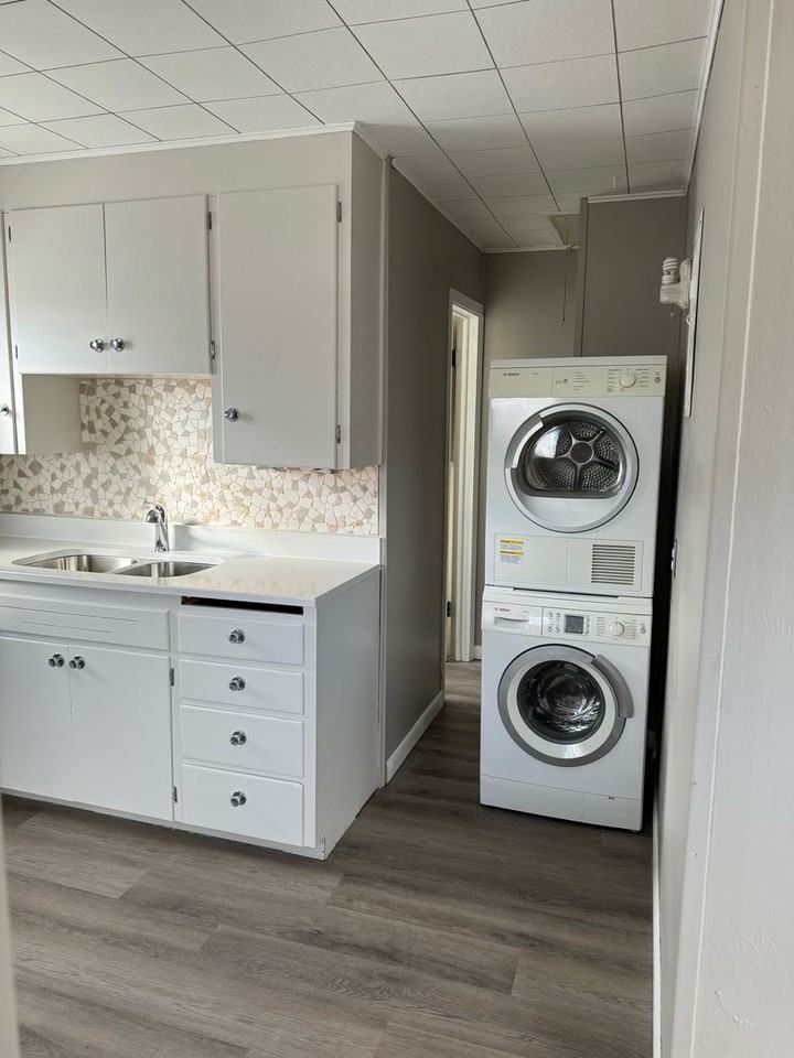 1007 Russell St - Photo 4 of 7