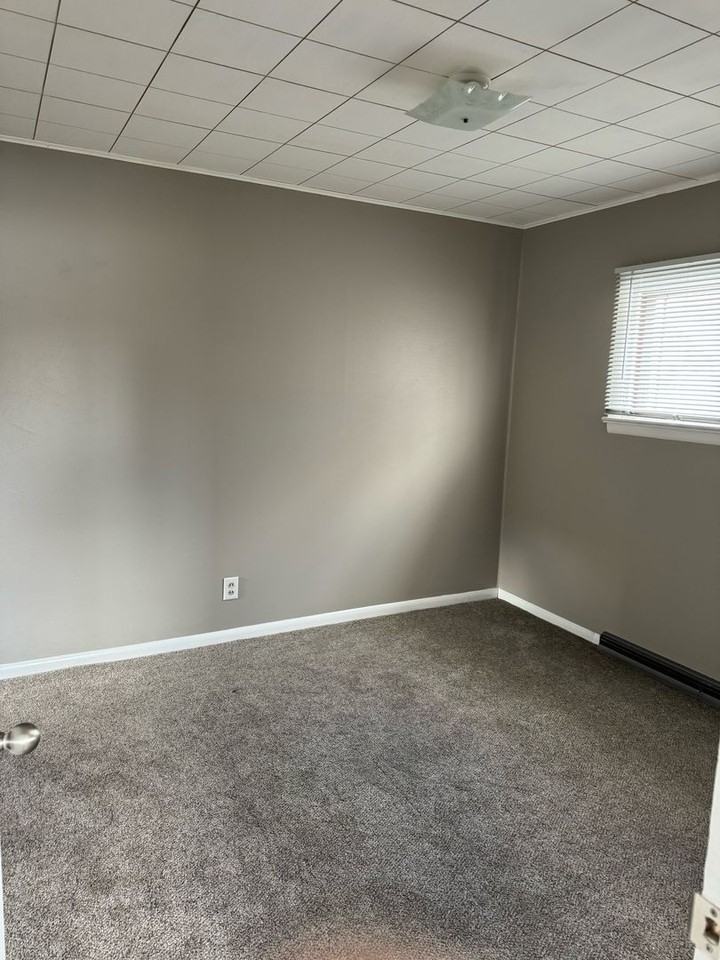 1007 Russell St - Photo 6 of 7