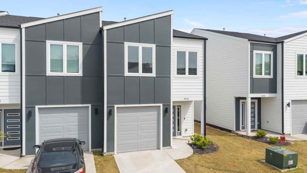 2010 Titanium Rock Rd - Photo 4 of 44