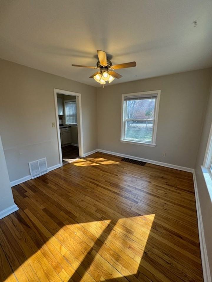 2215/2217 Hecker Ave - Photo 3 of 9