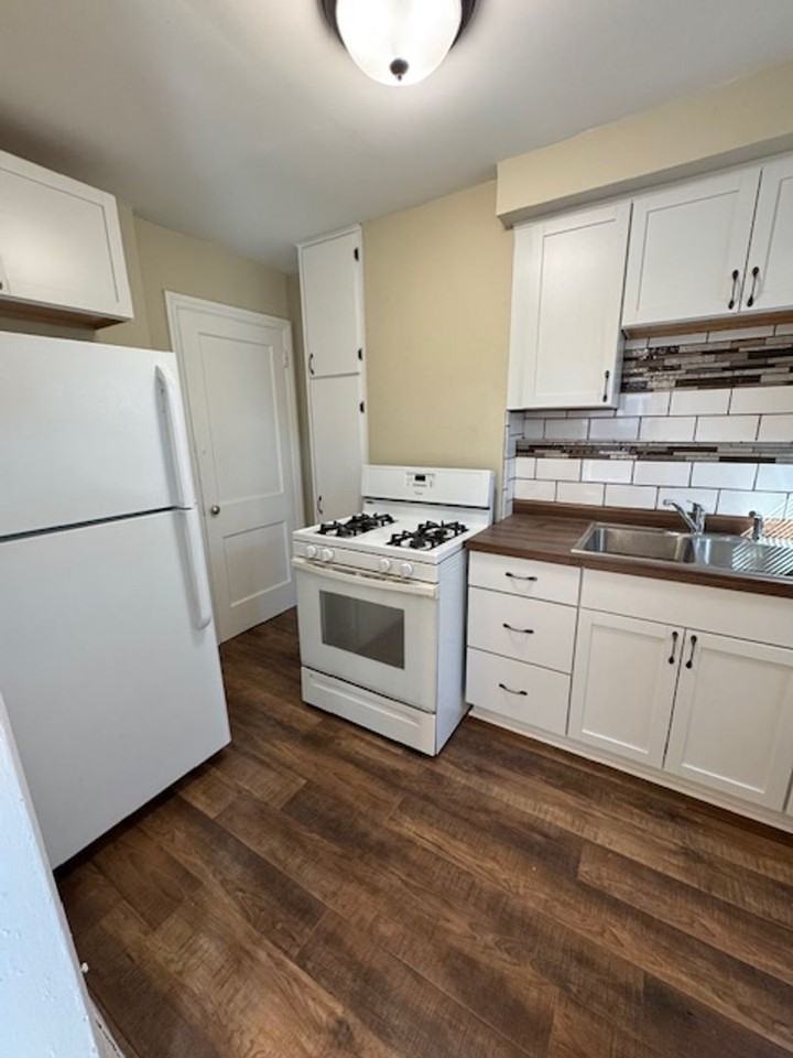 2215/2217 Hecker Ave - Photo 4 of 9