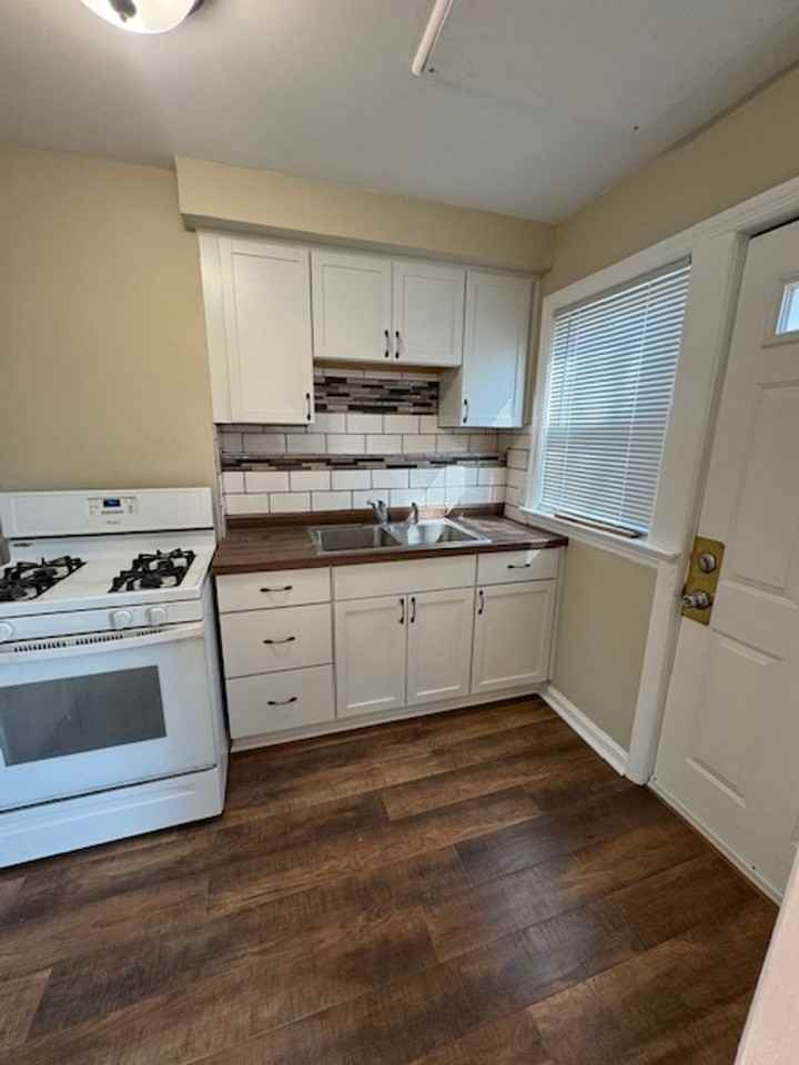 2215/2217 Hecker Ave - Photo 5 of 9