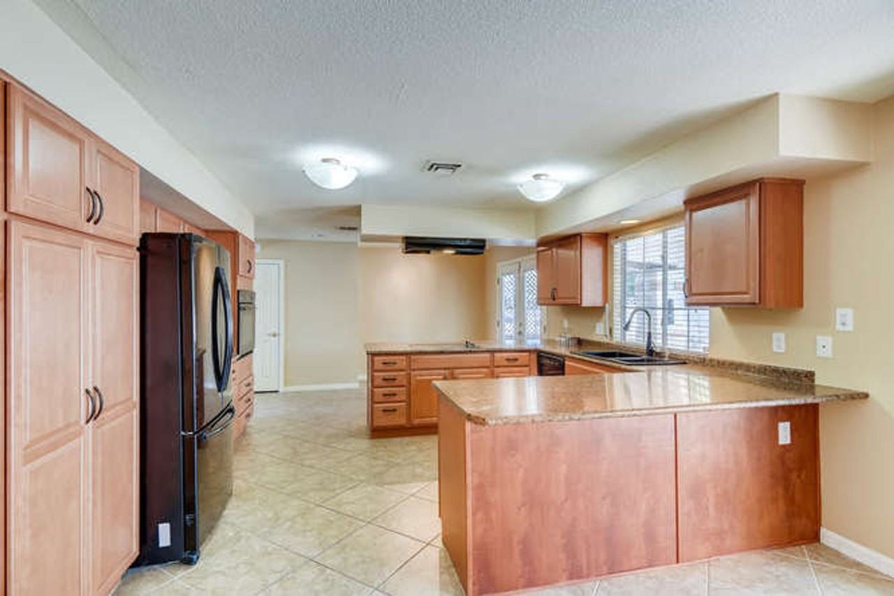 1505 Strong Dr - Photo 3 of 11
