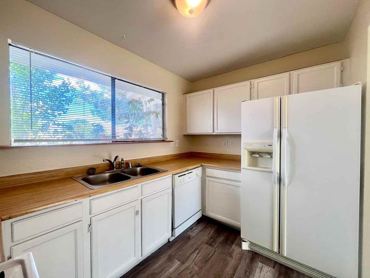 874 Baltic Ave Se - Photo 5 of 23