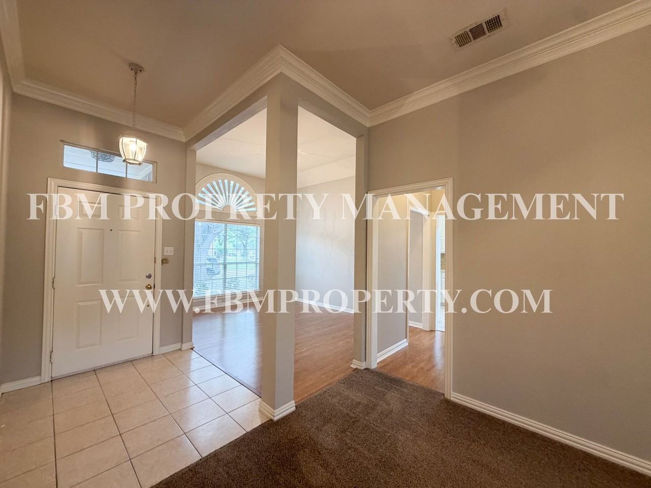 310 Iroquois Ln - Photo 3 of 33