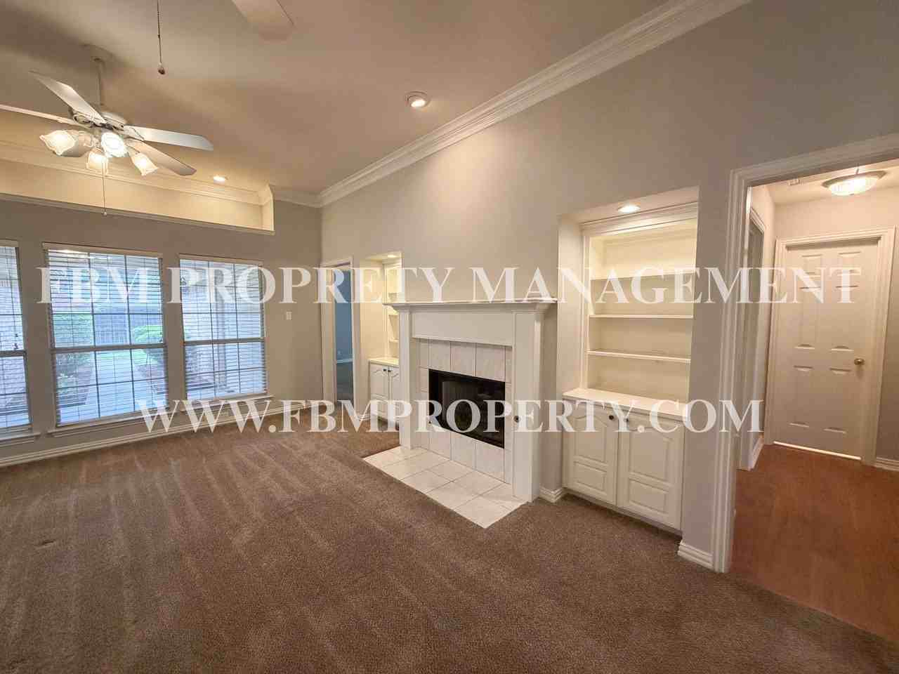 310 Iroquois Ln - Photo 6 of 33