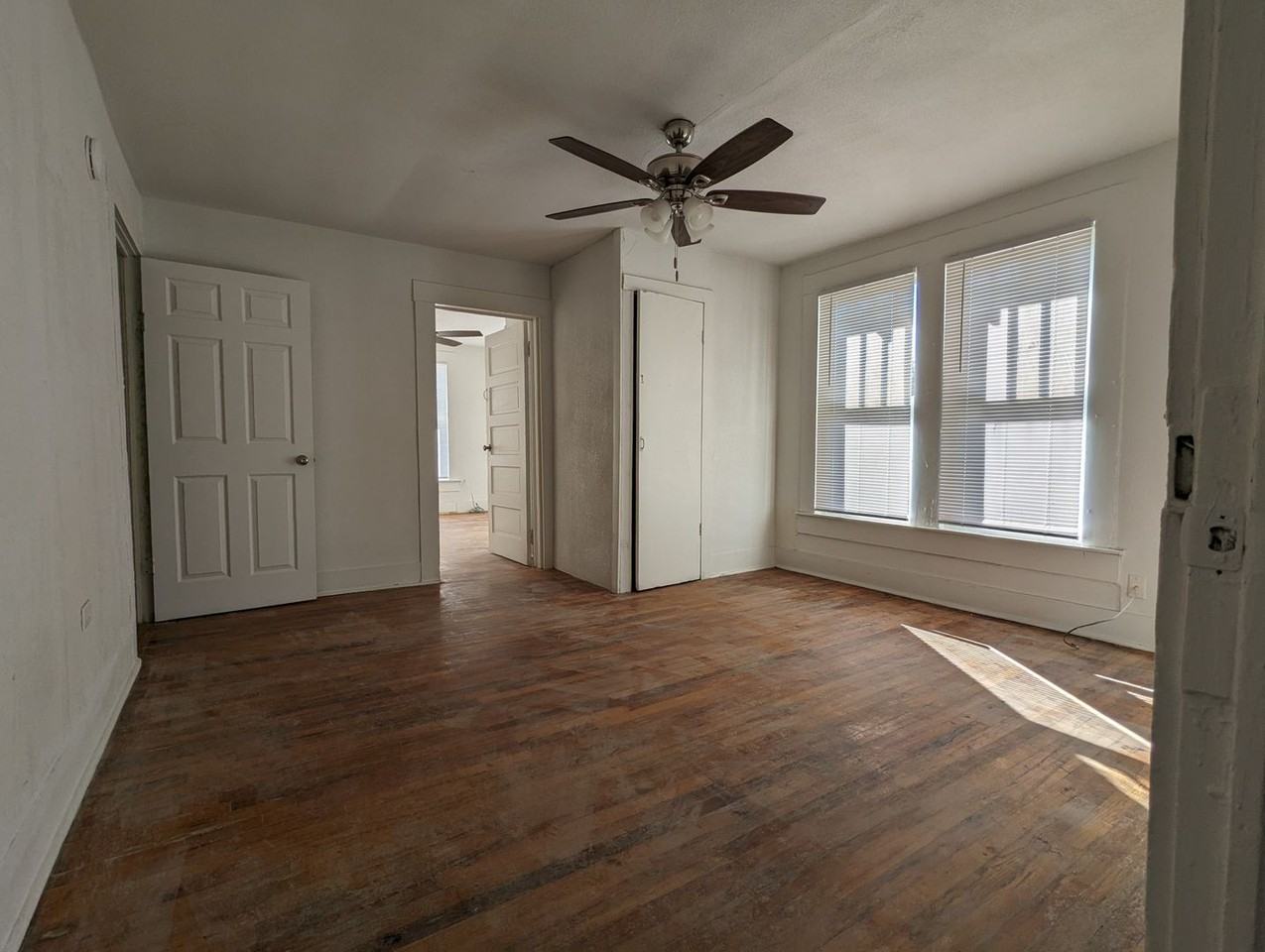 2403 Division Ave - Photo 6 of 8