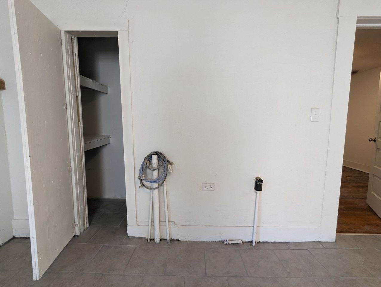 2403 Division Ave - Photo 7 of 8