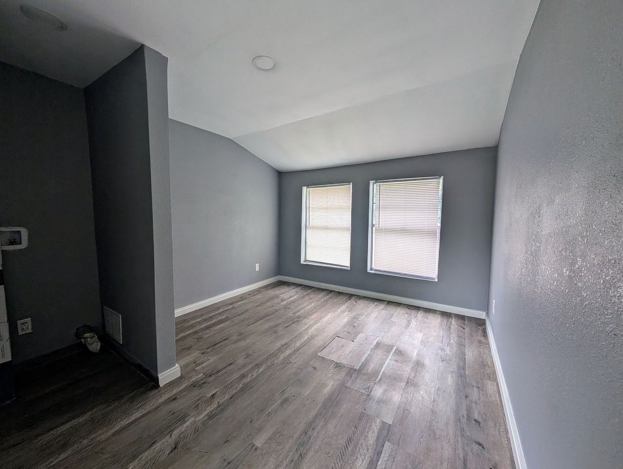 1805 W 24th St - Photo 3 of 7