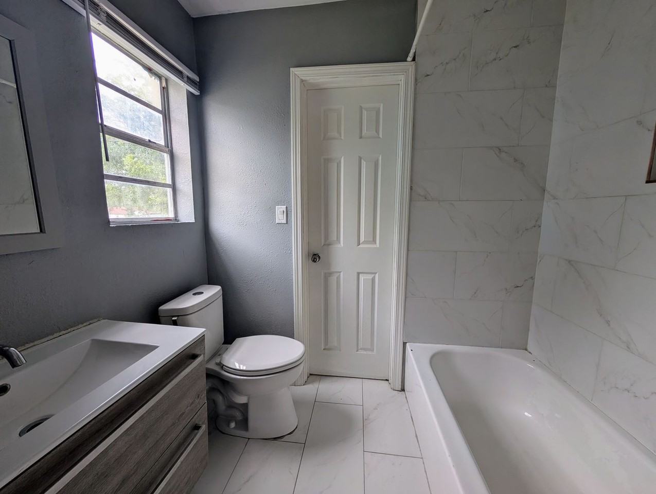 1805 W 24th St - Photo 5 of 7