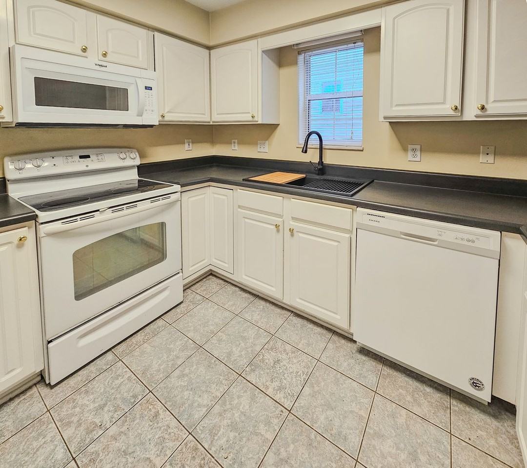 857 Ashley Michelle Ct - Photo 3 of 34