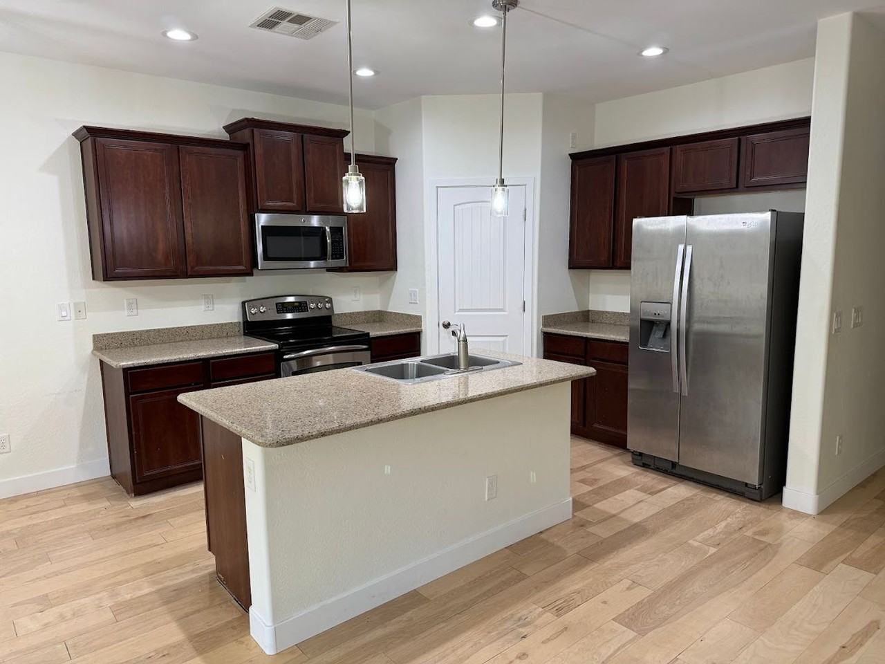 3357 E Cheyenne St - Photo 3 of 20