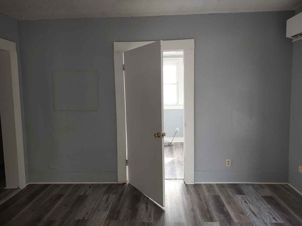 511 W 2nd St - Photo 4 of 9